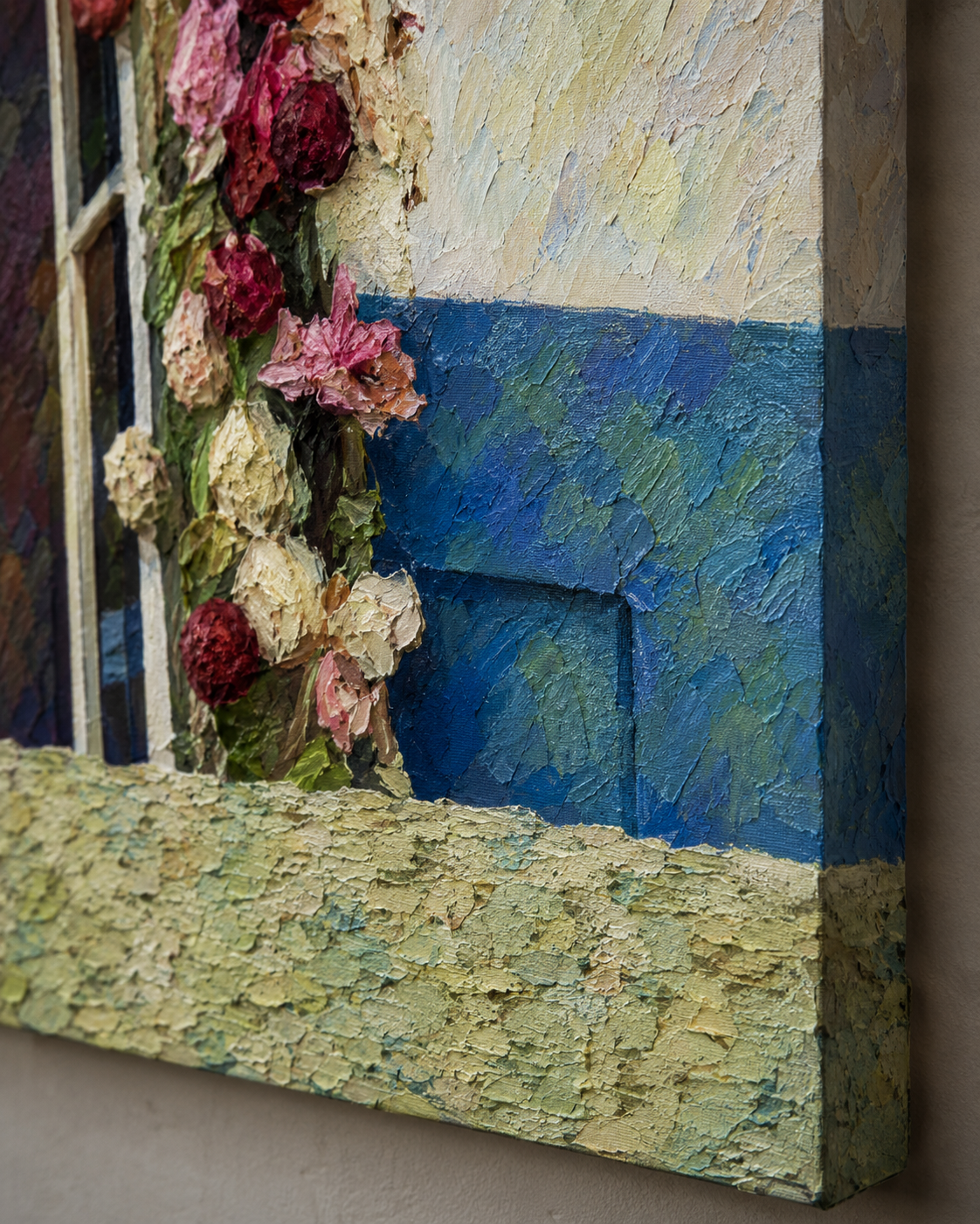 Detailed close-up of the premium canvas texture showing the floral details, mirrored gallery wrap and high-definition printed finish.

